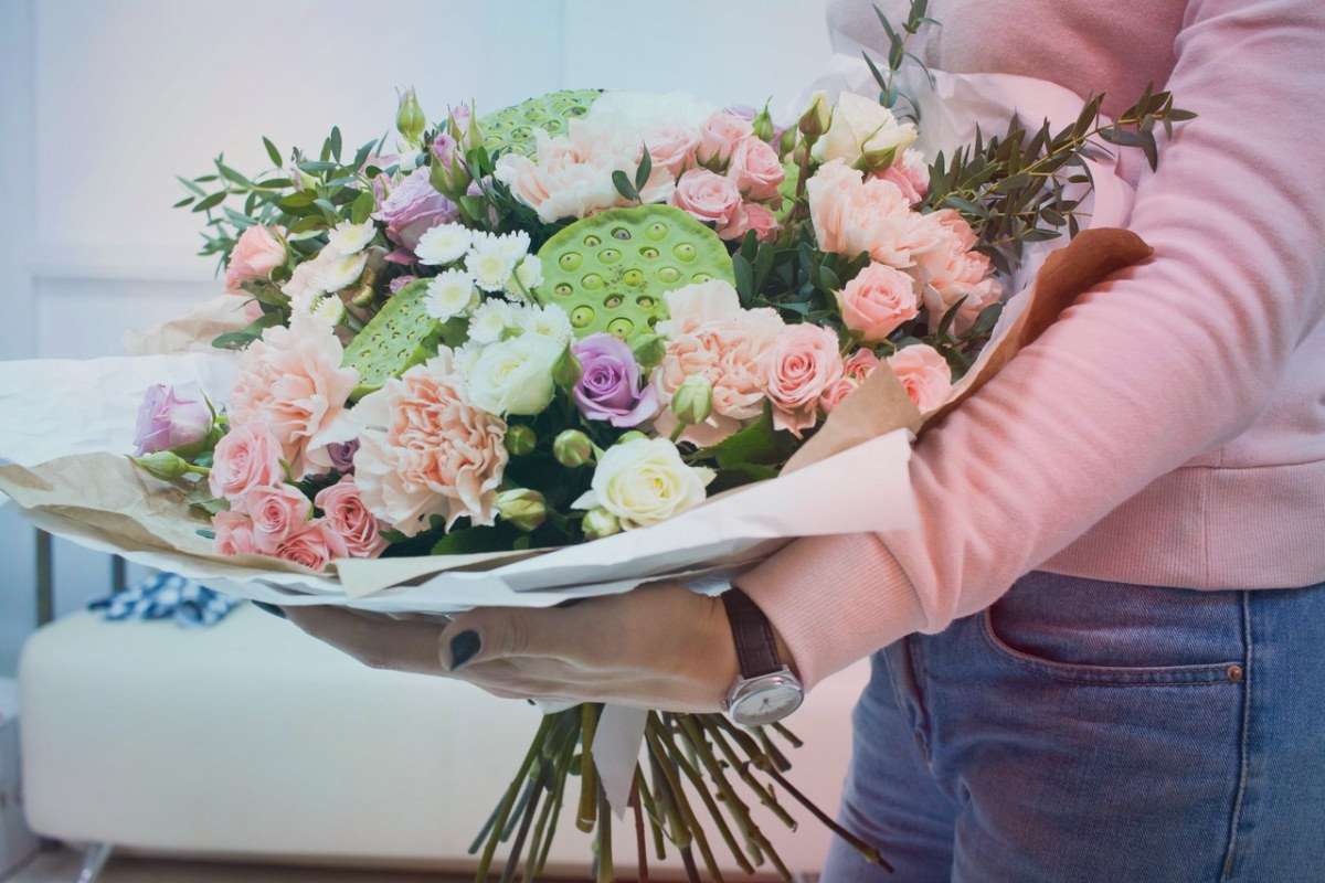 Доставка Букетов и цветов в Санкт Петербурге